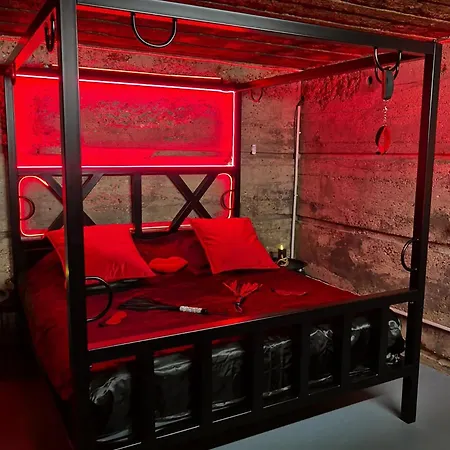 Le Baiser 1 Le Bunker Reamenage En Plaisir Interdit Casa de Férias *
