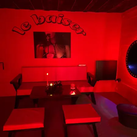 Le Baiser 1 Le Bunker Reamenage En Plaisir Interdit